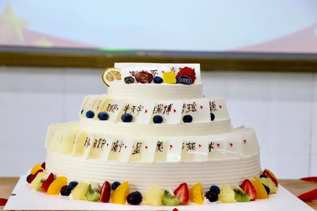 【校园动态】附属初中举行八年级14岁集体生日活动
